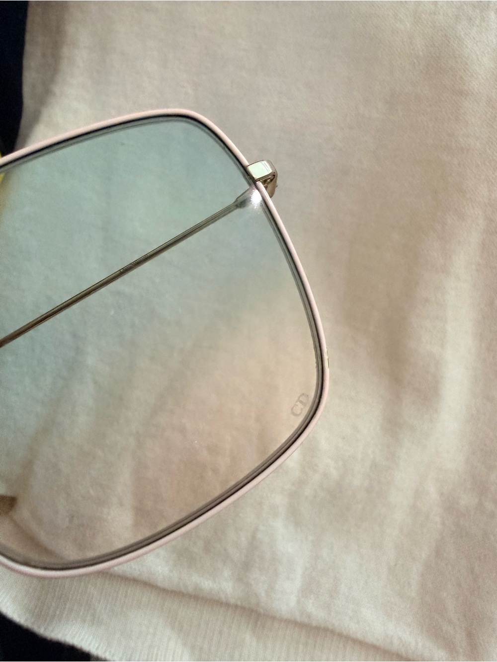 Authentic Dior Women's Sunglasses — Gold Frame with Blue-to-Pink Gradient Lenses - Picture 6 of 8